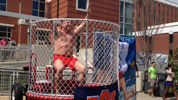 Bruce Pearl gets Dunked
